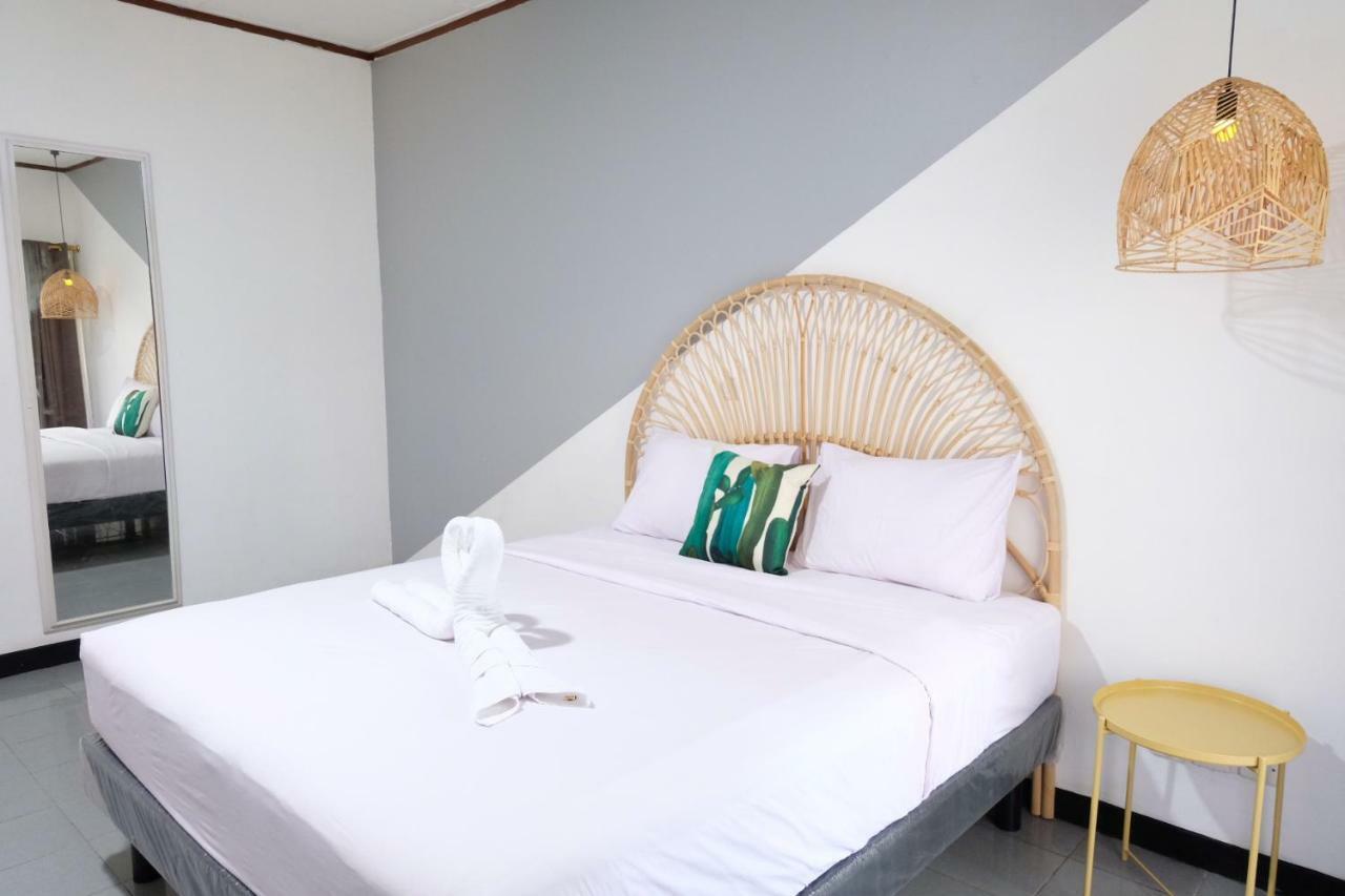 Rarem Bed & Breakfast Bandar Lampung Exteriör bild
