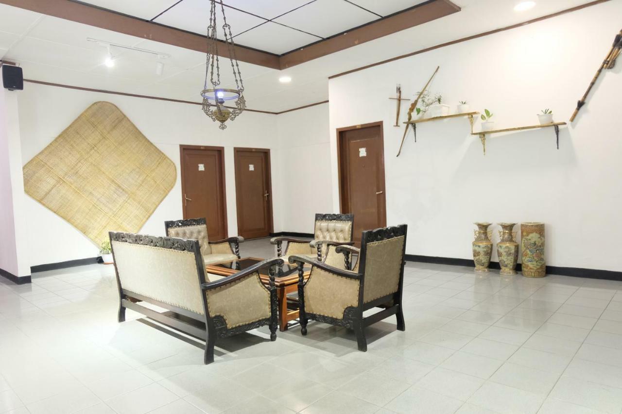 Rarem Bed & Breakfast Bandar Lampung Exteriör bild